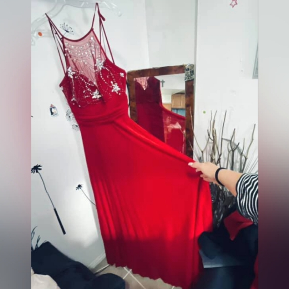 Elegant Red Evening Dress